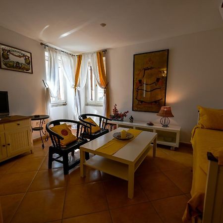 Alice Apartment With Balcony 로비니 외부 사진