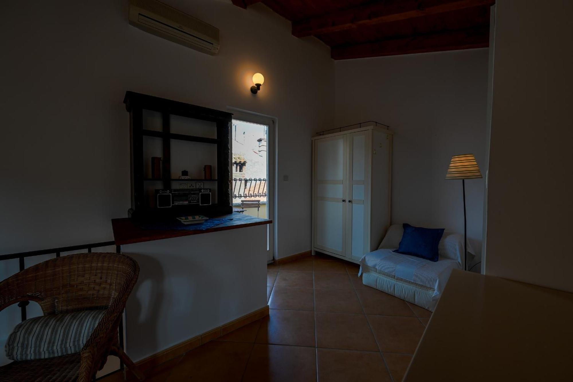 Alice Apartment With Balcony 로비니 외부 사진