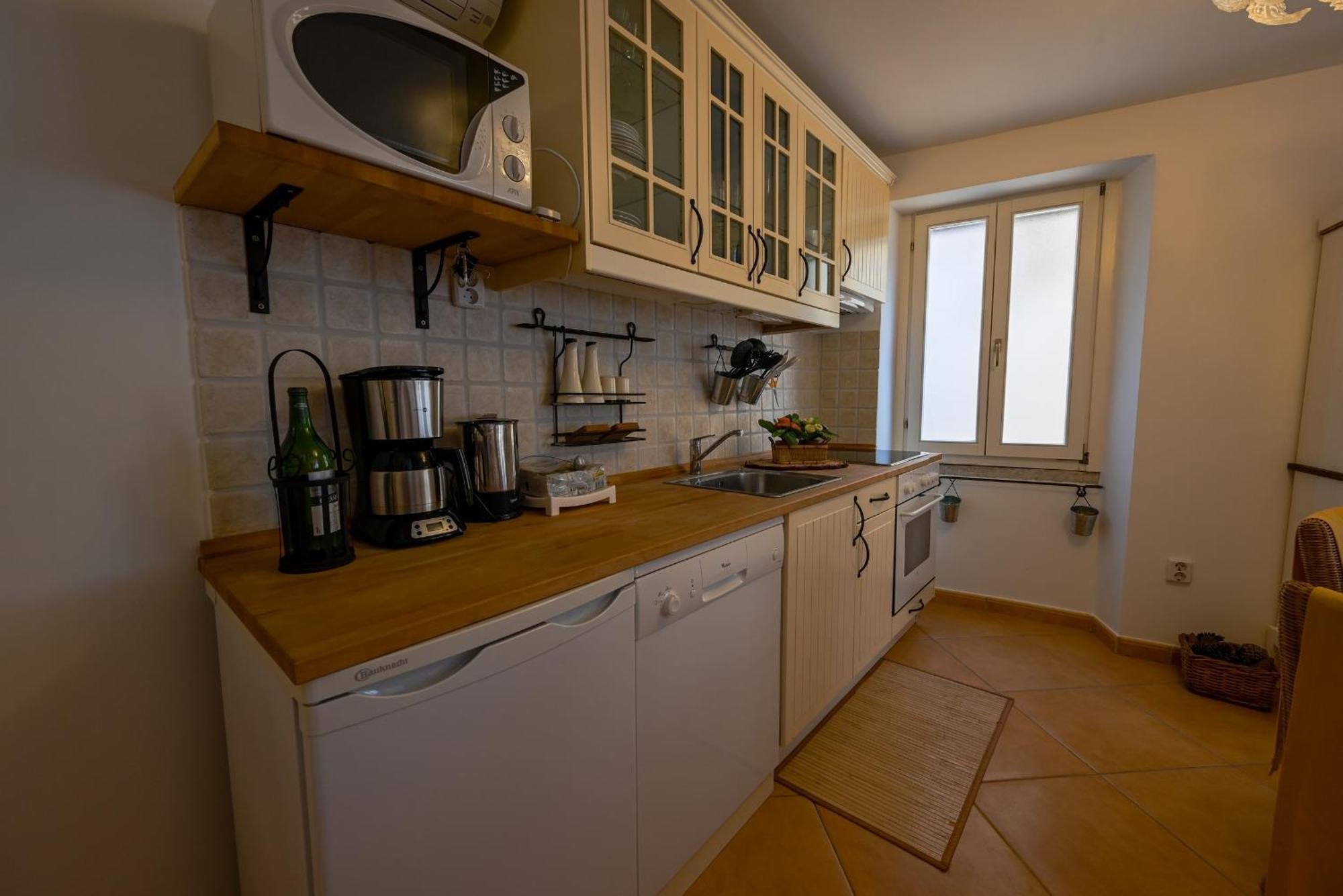 Alice Apartment With Balcony 로비니 외부 사진